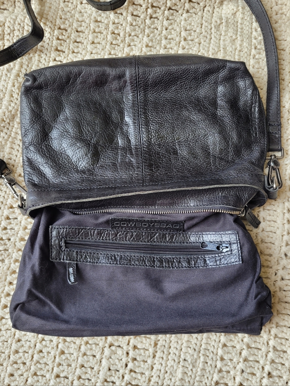 COWBOYSBAG LEATHER CROSSBODY BAG PURSE ADJUSTABLE ZIPPER BLACK SILVER - Picture 9 of 16